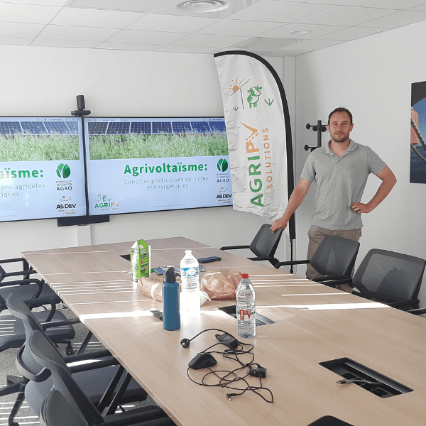 Découvrez le catalogue des formations sur-mesure pour former vos équipes à l'agrivoltaïsme avec AgriPV Solutons